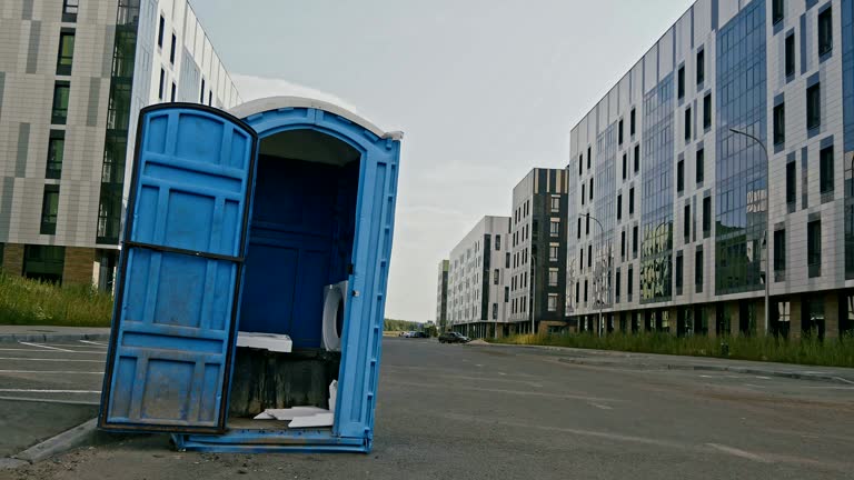 Best Standard Portable Toilet Rental  in Robins, IA